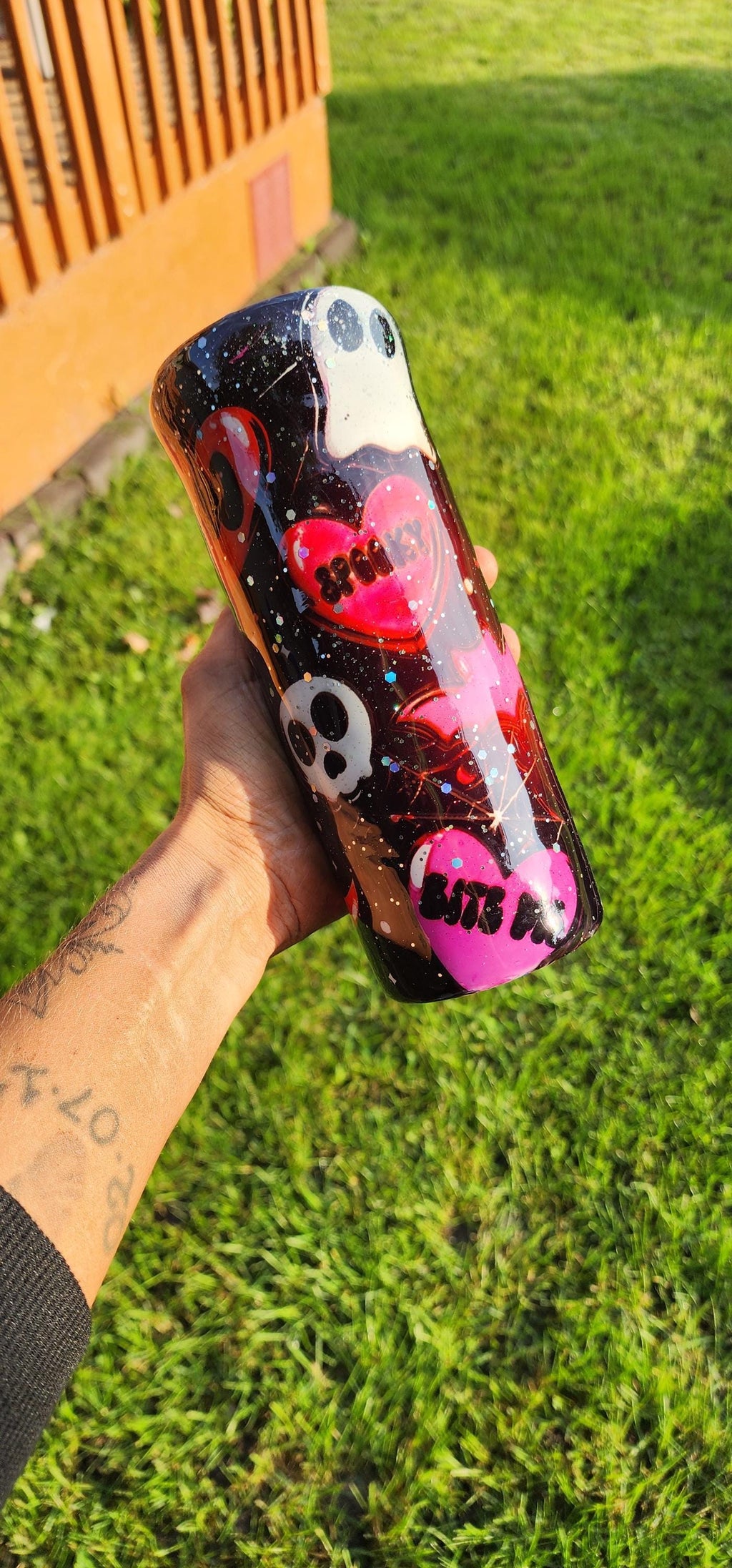 Skull & Heart Glitter Tumbler: Gothic Glam Stainless Steel Cup